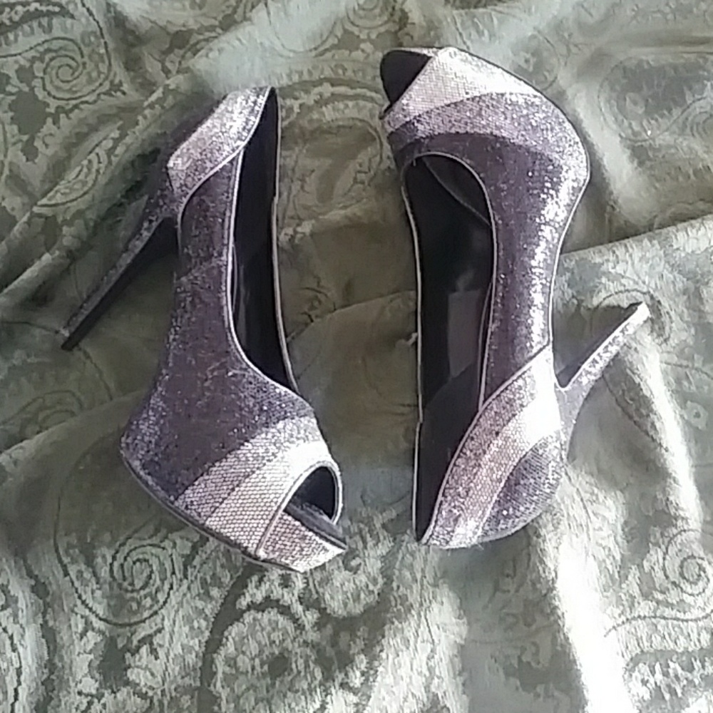 🌟 BLACK N SILVER HEELS 🌟